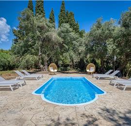 4 bedroom villa with pool by the sea, near Corfu town, sleeps 8